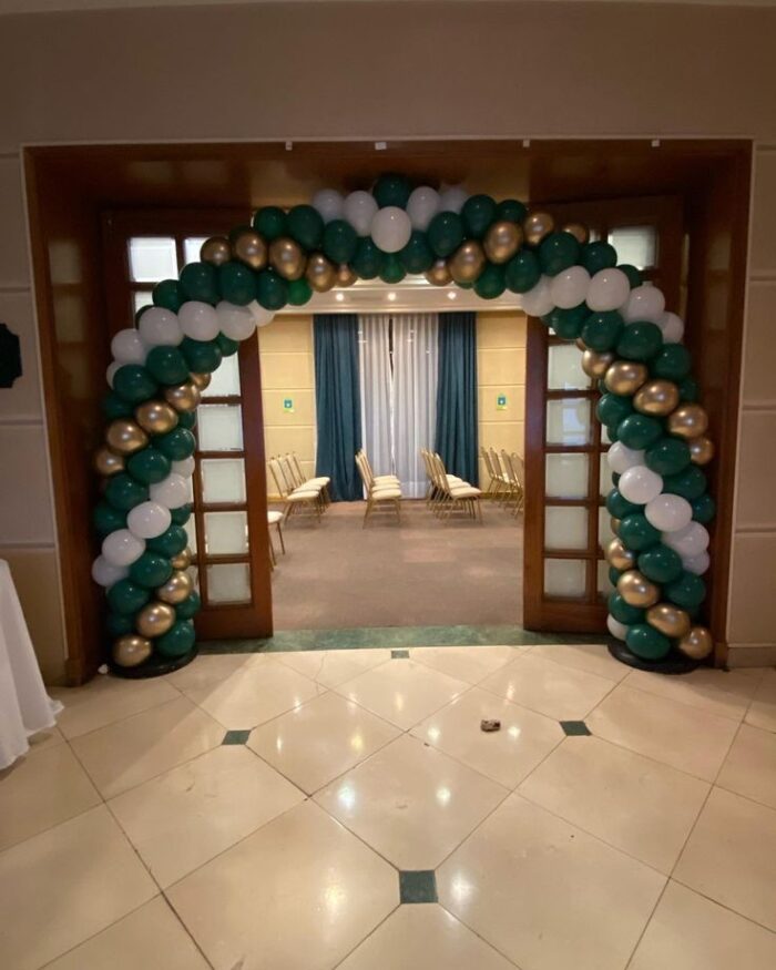 5 Meter Arch Balloons Setup